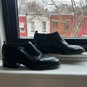 Costume National leather shoes with detail stitching and scoop toe